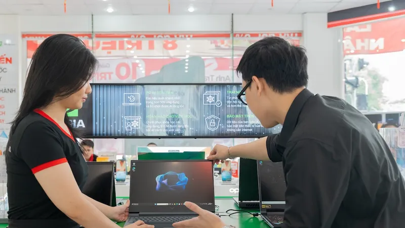 Không gian trải nghiệm tại FPT Shop sẽ giới thiệu đến khách hàng các thiết bị laptop tích hợp công nghệ AI PC mới nhất.