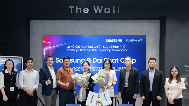 Đại diện Samsung và Đại Phát tại lễ ký kết hợp tác