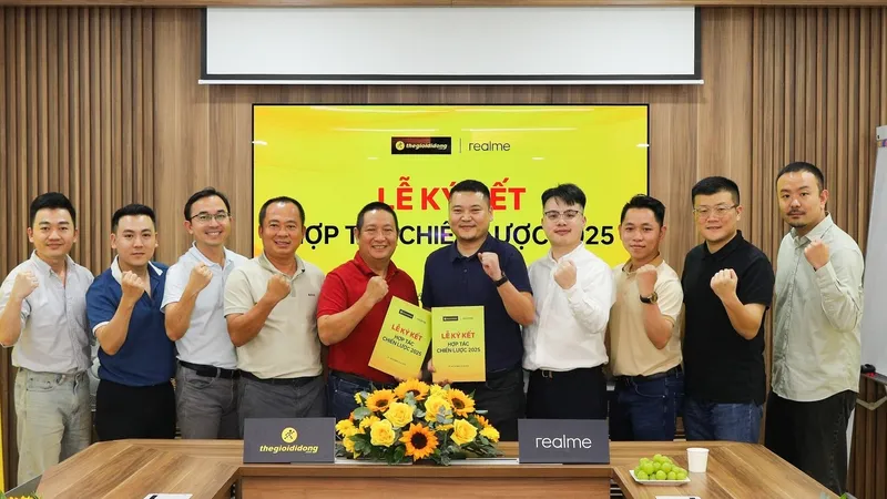 Đại diện realme và MWG tại lễ ký kết thỏa thuận hợp tác