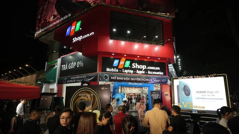 FPT Shop mở bán HONOR Magic V3