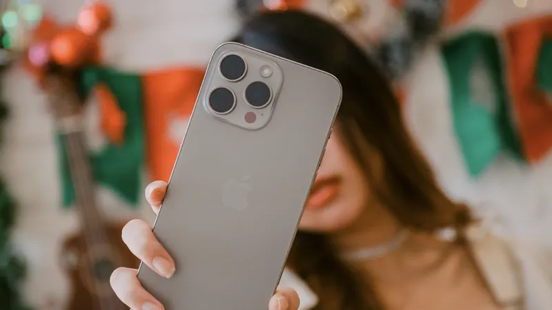 Phone 15 Pro Max cũ cháy hàng liên tục tại Di Động Việt, nhu cầu mua sắm cuối năm của người dùng tăng mạnh