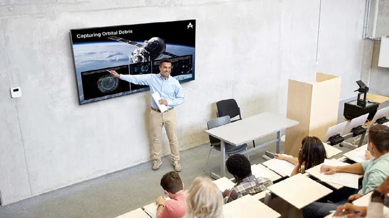 Màn hình hiển thị Samsung TV BED-H Series mang đến nhiều tiện lợi cho giáo viên lẫn học sinh