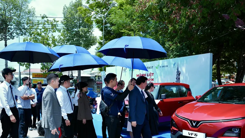 VFXanh không chỉ góp mặt tại buổi ký kết mà còn tham gia sâu rộng vào chuỗi sự kiện lái thử xe điện, khẳng định cam kết thúc đẩy giao thông xanh và lối sống bền vững tại địa phương.