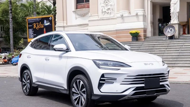BYD Sealion 6 với phiên bản hybrid sạc ngoài