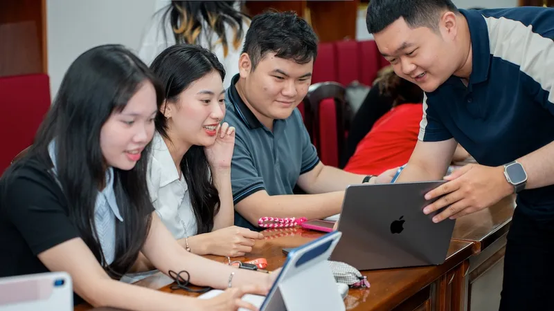 Sinh viên hào hứng tham dự buổi workshop thú vị của D.Educare.