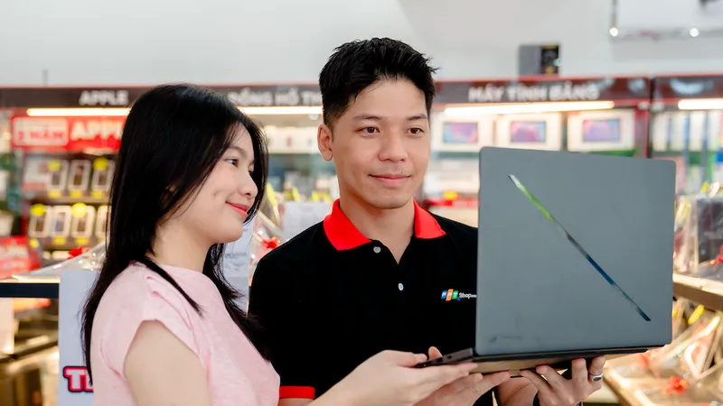 Chiến dịch “Tân Bling đỉnh – AI thông minh" với hàng loạt laptop giảm giá sâu.