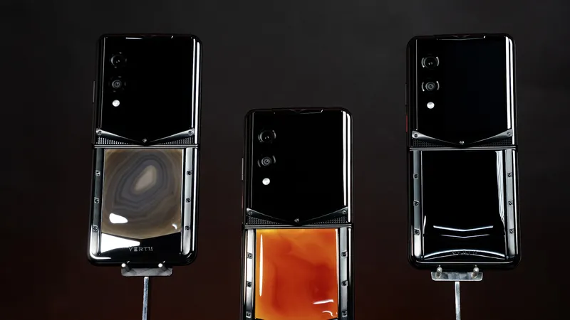 Vertu Việt Nam vừa công bố loạt hình ảnh mẫu Quantum Flip