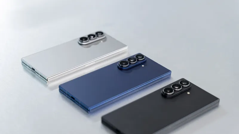 Các nhà bán lẻ đã cho đặt hàng Galaxy Z Fold7.