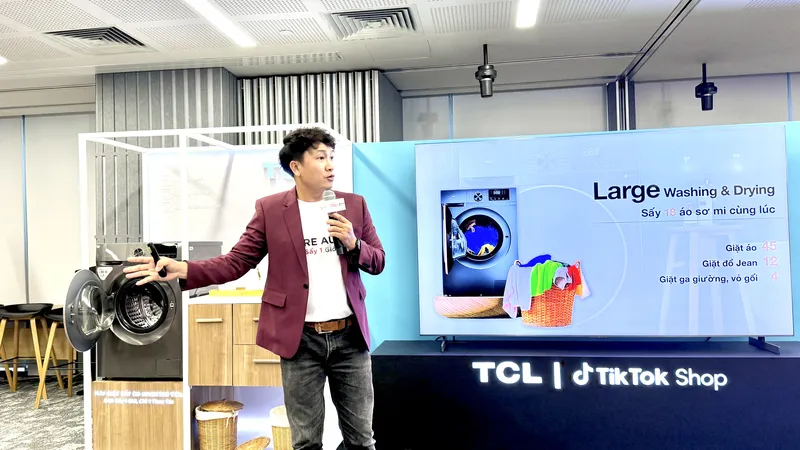 TCL Care Aura DD Inverter với dung tích giặt 10.5kg, sấy 7kg và thiết kế tinh gọn...