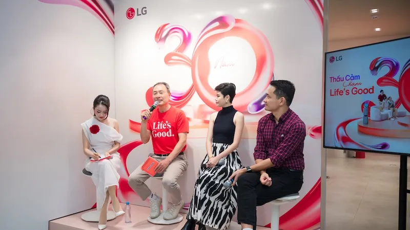 Ông Song Ikhwan chia sẻ tại Buổi gặp gỡ báo chí kỷ niệm 30 năm LG tại Việt Nam