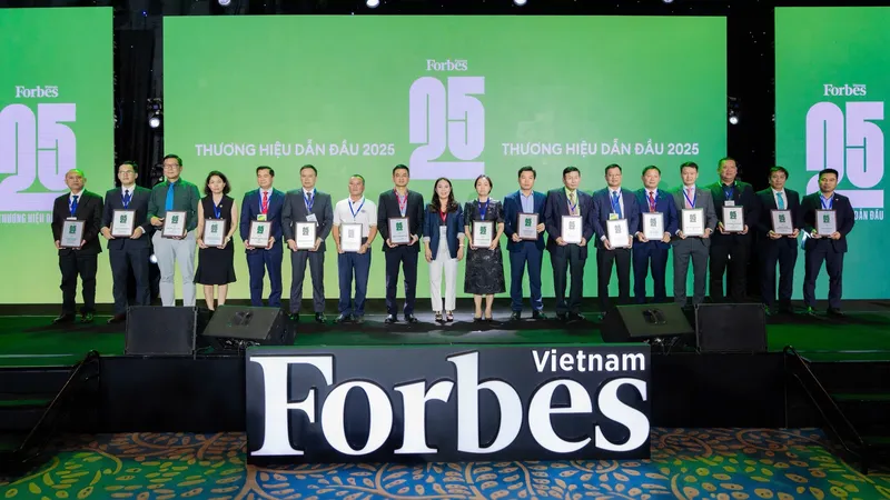 FPT cùng các đơn vị khác nhận giải thưởng Forbes Việt Nam