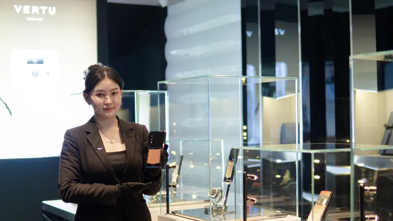 Vertu Việt Nam là đại diện phân phối và bán lẻ duy nhất của Vertu England.