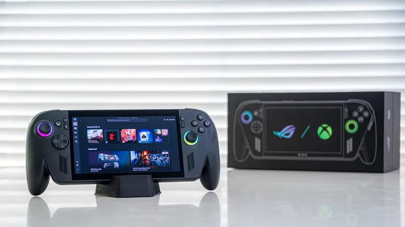 Bộ đôi ROG Xbox Ally và ROG Xbox Ally X.