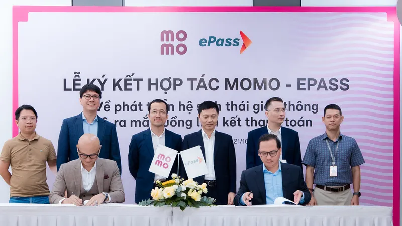 Đại diện MoMo và ePass ký kết hợp tác chiến lược