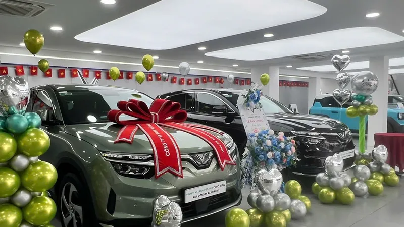 VinFast VF8 với công nghệ hiện đại, khoang nội thất rộng rãi phù hợp cho hộ gia đình.