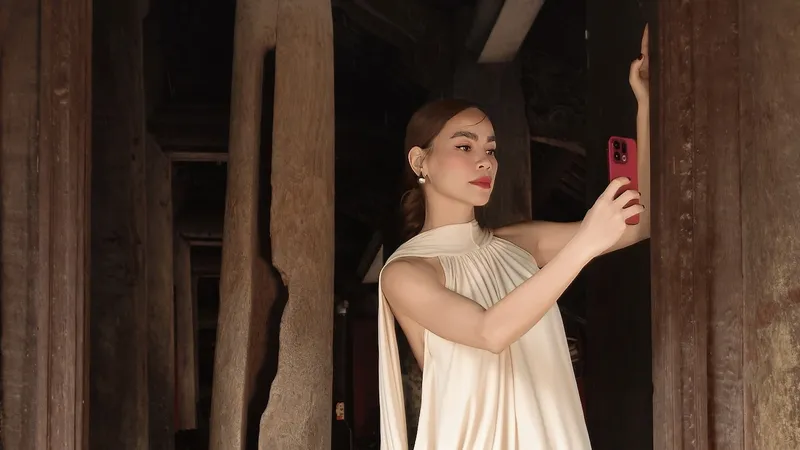 Hồ Ngọc Hà, đại diện hình ảnh cho OPPO Find X9 Series.