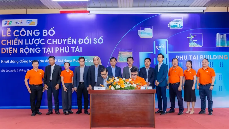 Đại diện FPT và Phú Tài JSC ký kết hợp tác
