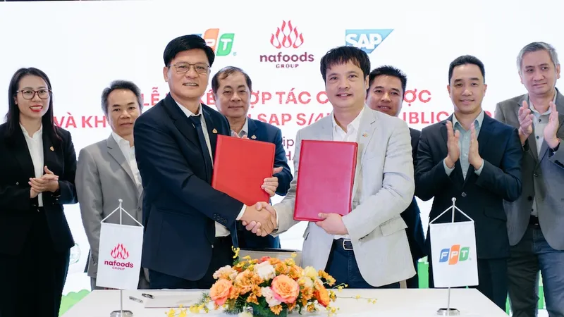Đại diện Nafoods Group cùng FPT ký kết hợp tác chiến lược toàn diện