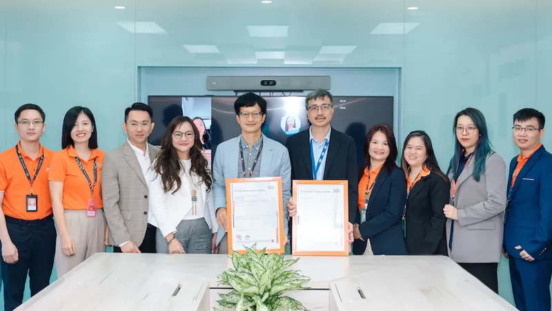 Lễ trao chứng nhận ISO/IEC 42001:2023 cho FPT vừa diễn ra tại Hà Nội