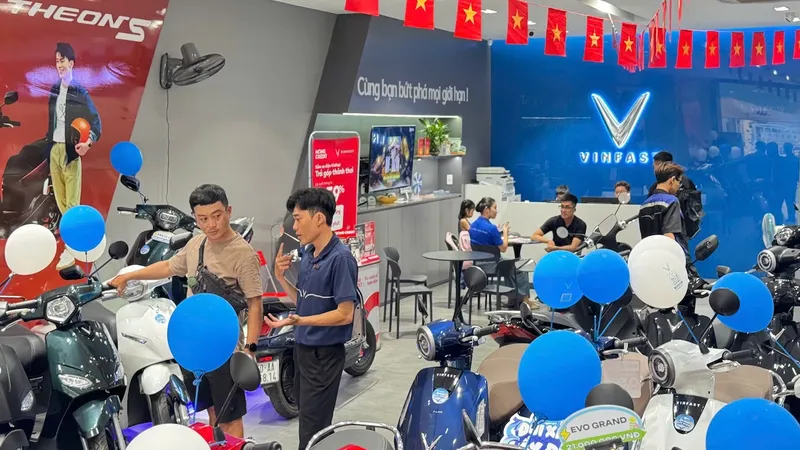 Xe máy điện trở thành lựa chọn ưu tiên của phụ huynh khi mua sắm phương tiện cho con em