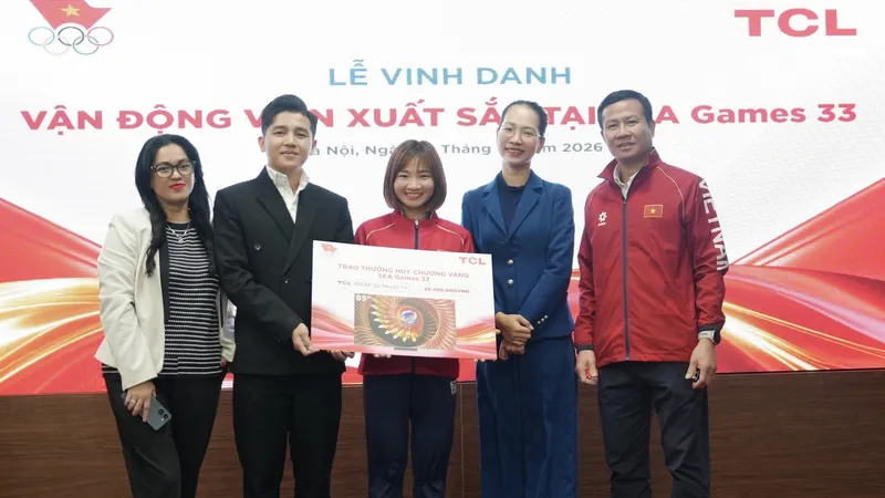 TCL trao tặng phần thưởng cho vận động viên