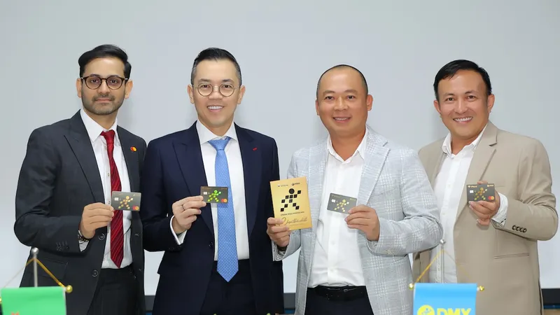Đại diện VPBank và DMX tại sự kiện ra mắt thẻ