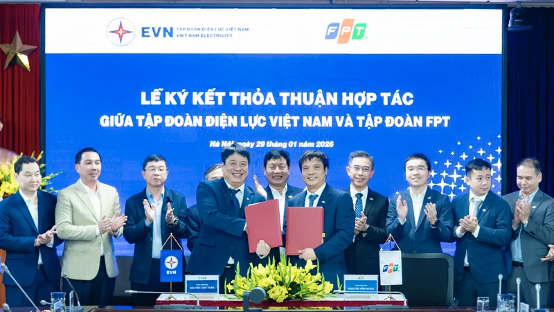 Đại diện EVN và FPT ký kết hợp tác