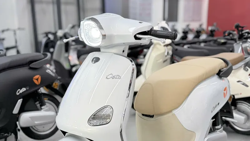 Mẫu xe Osta P của Yadea với phong cách hiện đại.