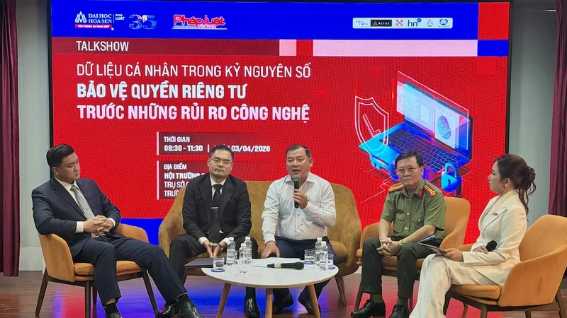 Các diễn giả phát biểu tại Talkshow “Dữ liệu cá nhân trong kỷ nguyên số – Bảo vệ quyền riêng tư trước những rủi ro công nghệ”.