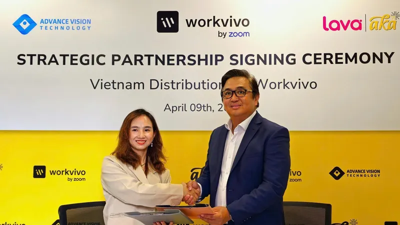 Đại diện AKA Digital Việt Nam ký kết hợp tác cùng cùng Workvivo