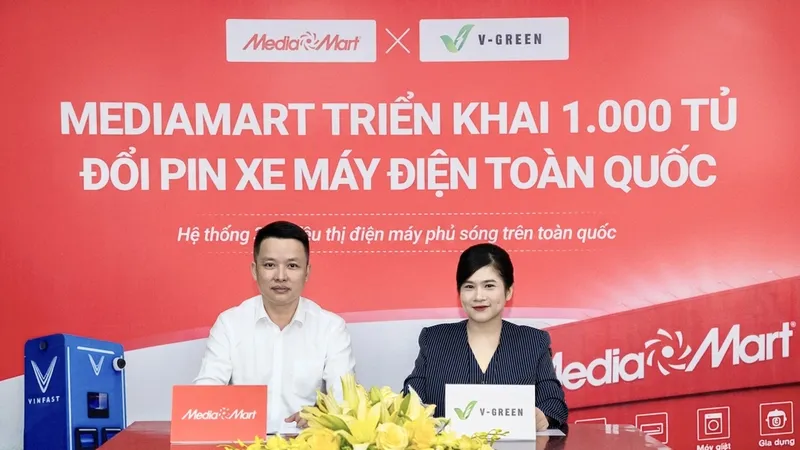 Đại diện V-Green và MediaMart Việt Nam ký kết hợp tác