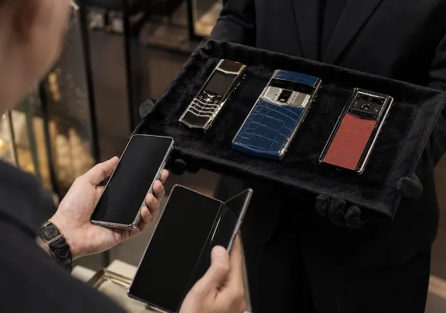 Vertu vừa tung ra chương trình đổi iPhone, Samsung cũ lấy… Vertu chính hãng.