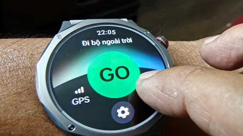 OPPO Watch X3 gây chú ý với thiết kế titanium hàng không vũ trụ