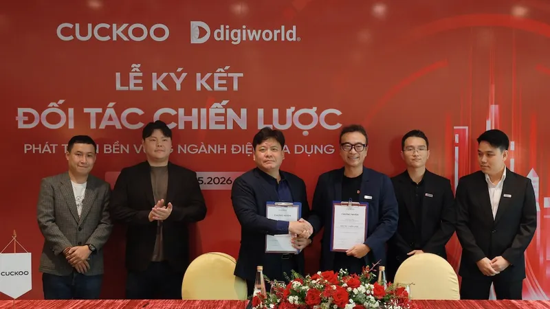 Đại diện DGW và Cuckoo Vina ký kết hợp tác.