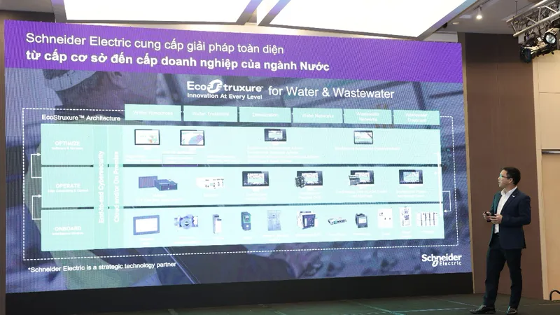 Chuyên gia của Schneider Electric trình bày tại hội thảo