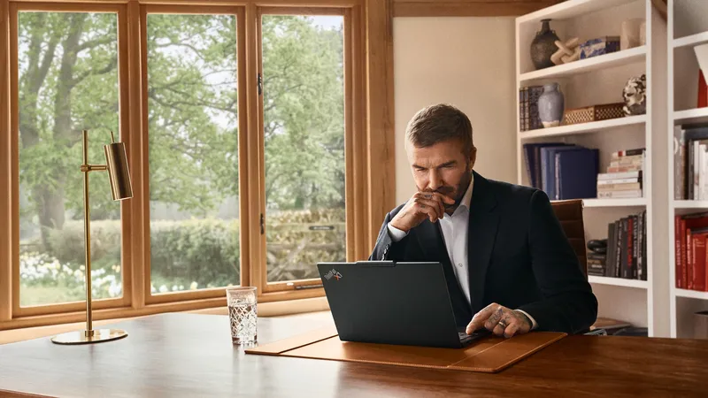 Maximum David, một chiến dịch toàn cầu mới giới thiệu cách công nghệ AI của Lenovo cùng David Beckham
