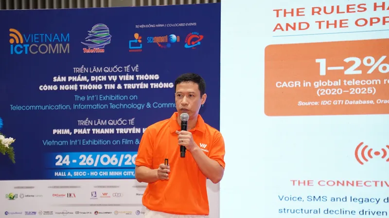 Đại diện Vietnamobile chia sẻ thông tin tại Triển lãm Vietnam ICTCOMM 2026