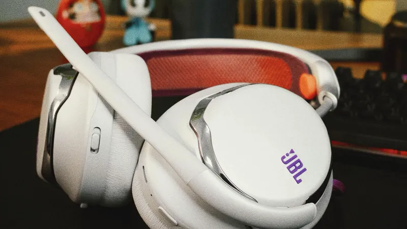 JBL Quantum 950, sản phẩm mới của JBL