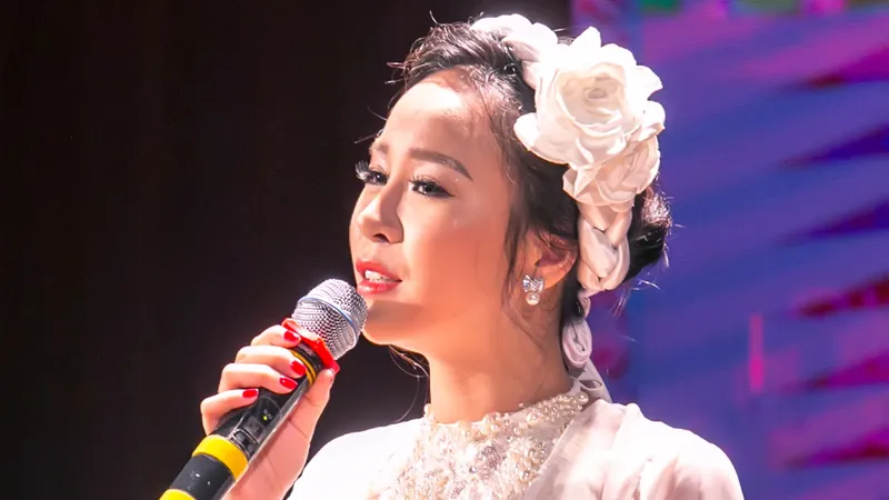 Sao mai Hồng Duyên “phá cách” với nhạc dân gian