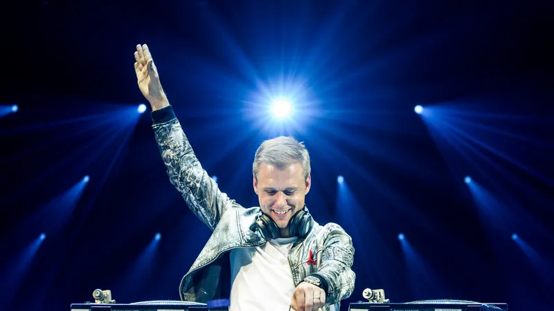 DJ số 1 thế giới Armin van Buurenquay trở lại Việt Nam 