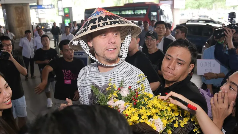 Armin Van Buuren - DJ huyền thoại người Hà Lan đã đến Việt Nam