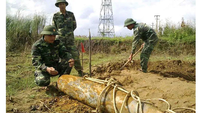 Hợp tác quốc tế trong khắc phục hậu quả bom mìn sau chiến tranh