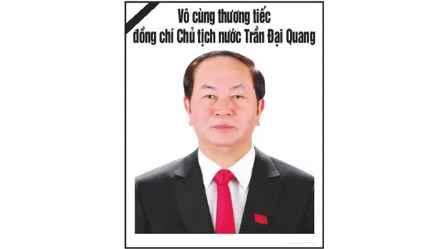 Các đoàn viếng chỉ mang băng tang không mang vòng hoa