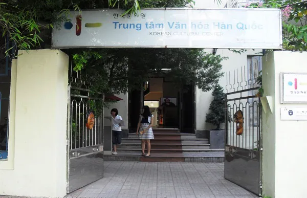 Cơ sở văn hóa nước ngoài ở Việt Nam phải tôn trọng văn hóa Việt Nam