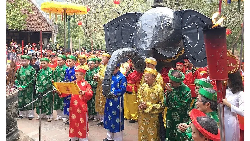 Không còn cảnh “cướp” lộc trong lễ khai hội Gióng 