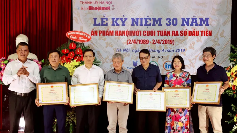 Kỷ niệm 30 năm ngày ấn phẩm Hà Nội mới cuối tuần ra số đầu tiên