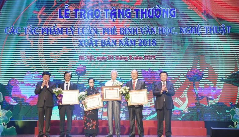 Trao tặng thưởng 15 tác phẩm lý luận, phê bình Văn học Nghệ thuật xuất bản năm 2018