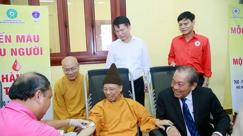 Hàng trăm tăng ni, phật tử tham dự ngày hội Hiến máu cứu người - Hành Bồ Tát đạo