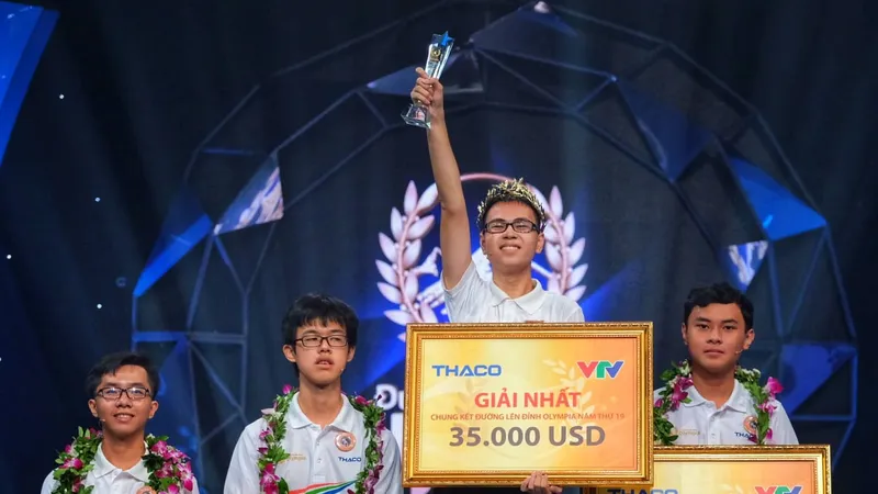 Trần Thế Trung đến từ Trường THPT chuyên Phan Bội Châu- Nghệ An đã xuất sắc giành vòng nguyệt quế trong trận chung kết Đường lên đỉnh Olympia 2019.