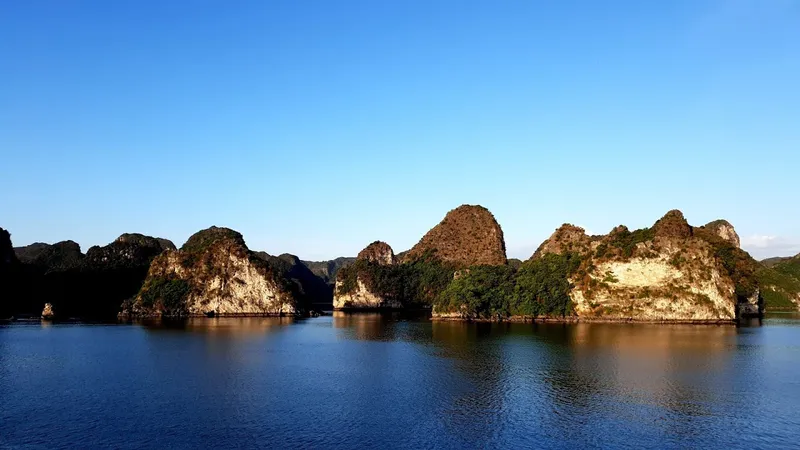 Đề xuất tăng giá “sốc” ở Vịnh Hạ Long: Tạo tâm lý và hình ảnh xấu cho di sản